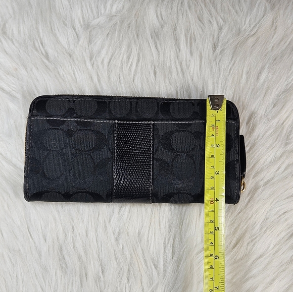 Vintage Coach Soho Signature Canvas Zip Around Wallet Clutch 8x4 in - Picture 3 of 7